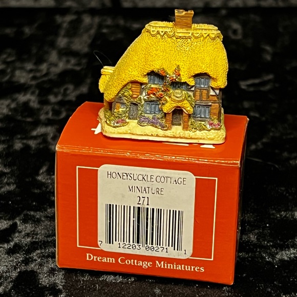 Lilliput Lane - Honeysuckle Cottage Miniature - Dream Miniatures Collection - Picture 2 of 6